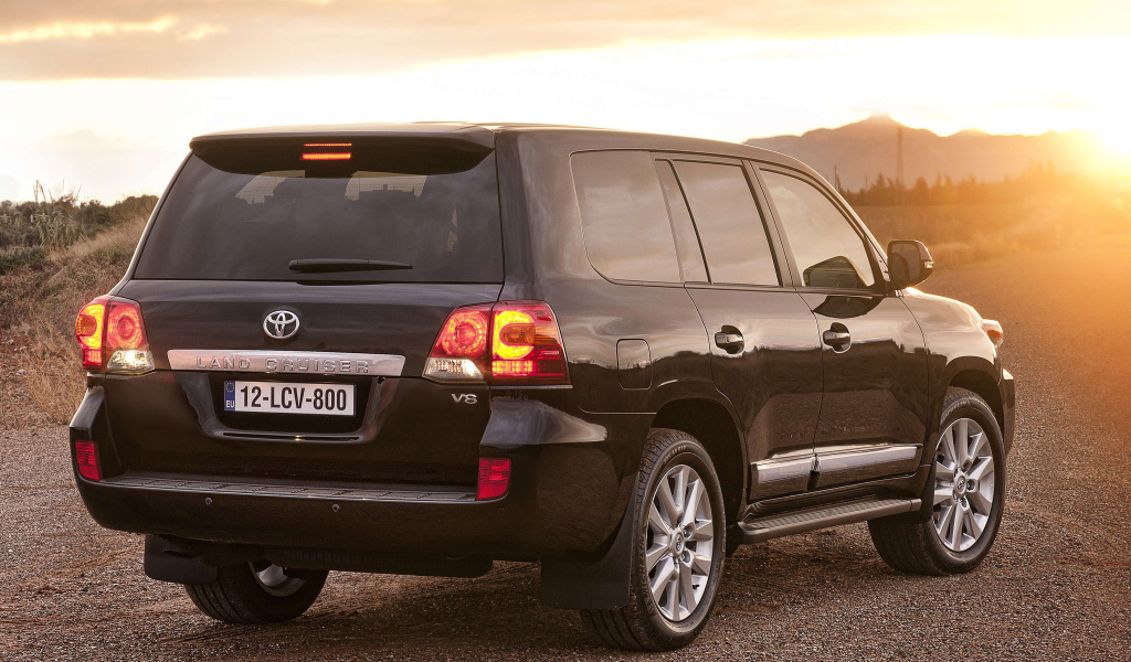 Автомобиль марки Toyota модели Land Cruiser 200