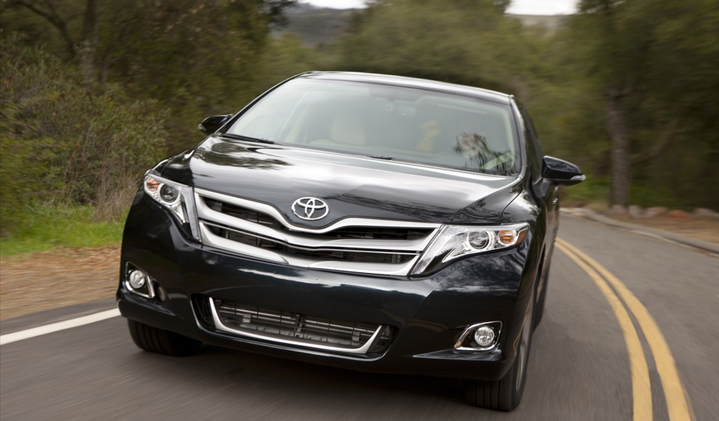Автомобиль марки Toyota модели Venza