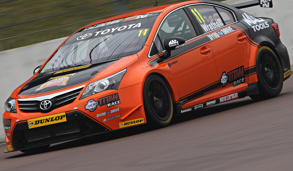 Новая машина Toyota Avensis 2013