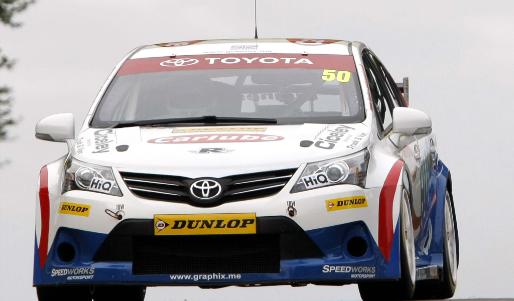 Надежная машина Toyota Avensis 2013