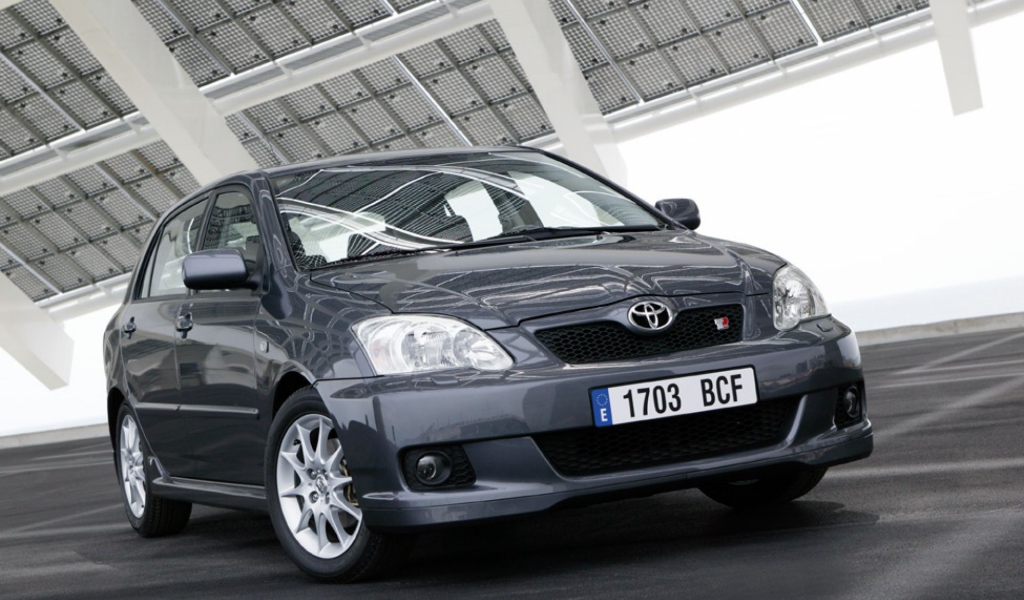 Надежная машина Toyota Corolla