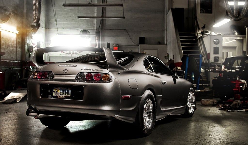 Спортивный автомобиль Тойота супра