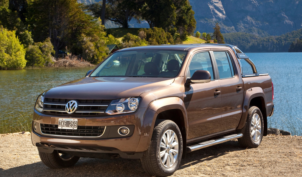Красивый автомобиль Volkswagen Amarok в Москве
