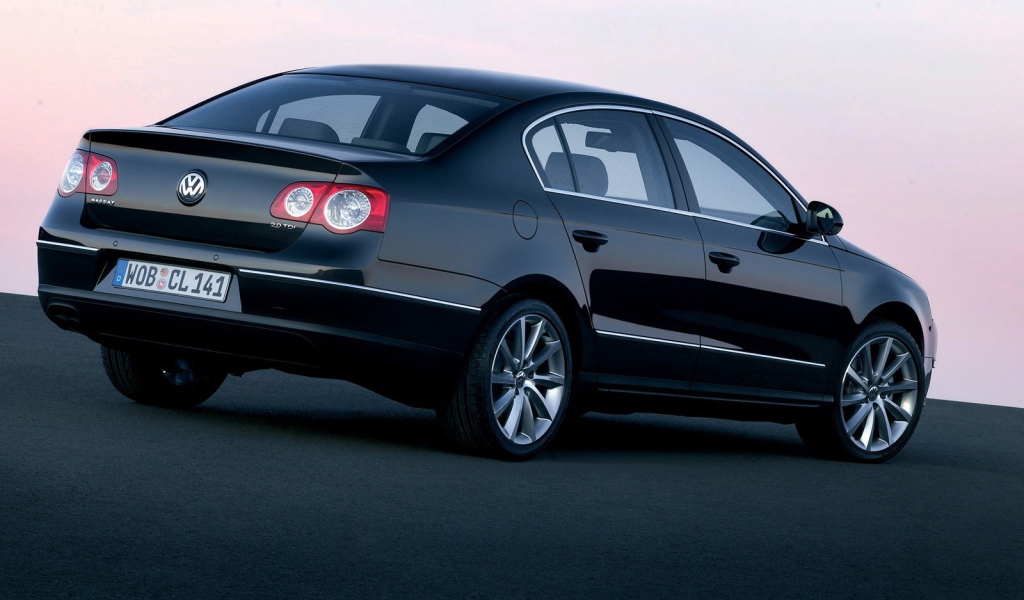 Красивый автомобиль Volkswagen Passat в Москве