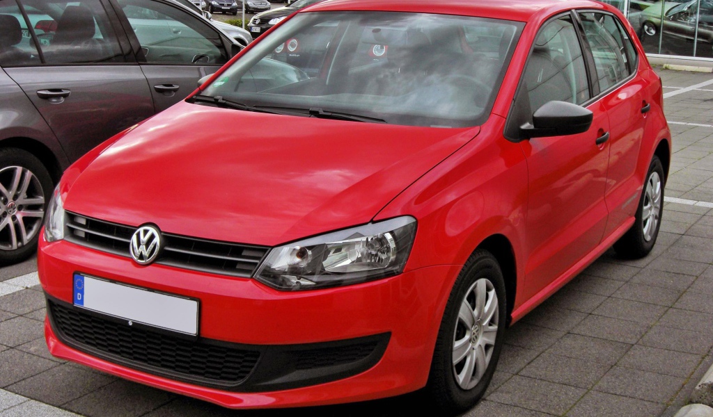 Красивый автомобиль Volkswagen  Polo (Поло) 2014