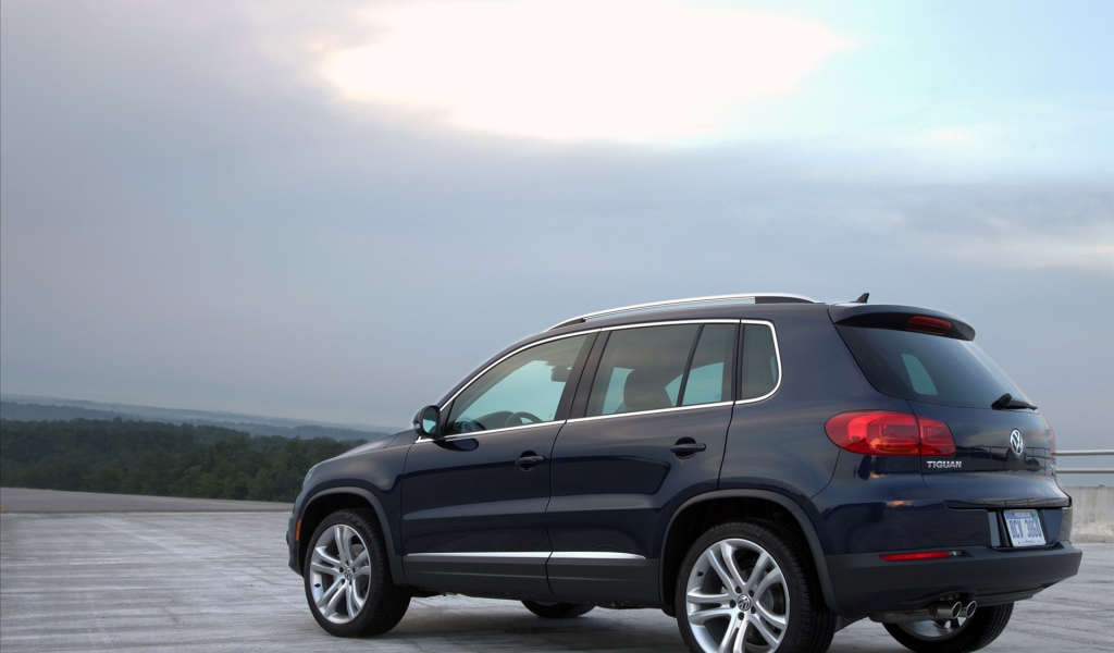 Красивый автомобиль Volkswagen Tiguan
