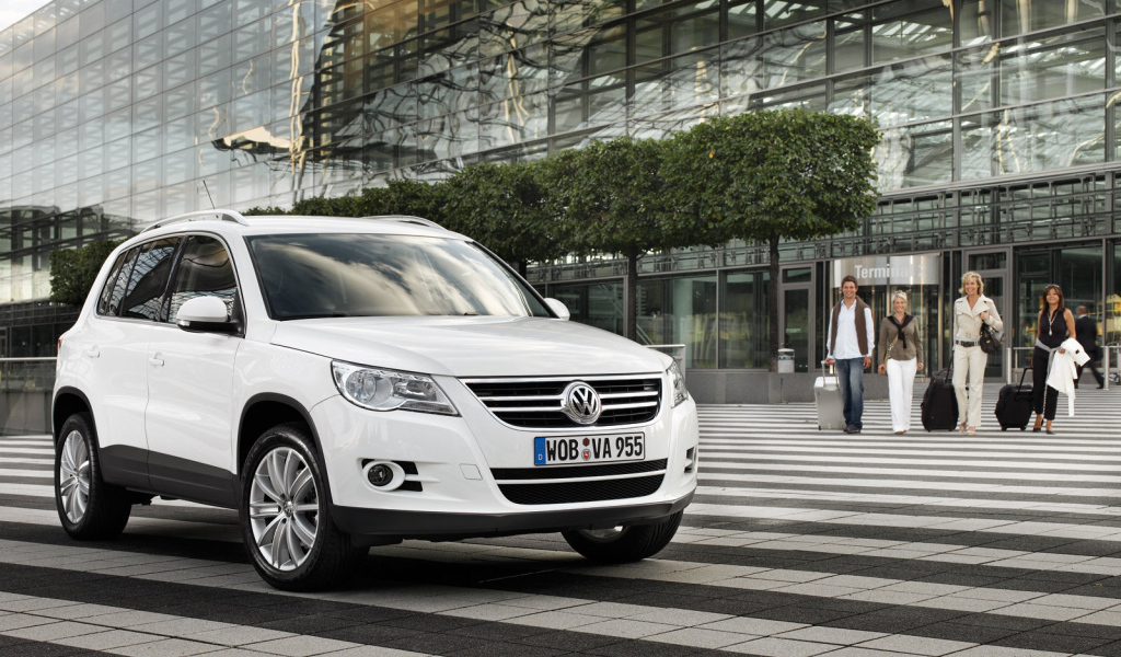 Красивый автомобиль Volkswagen Tiguan в Москве