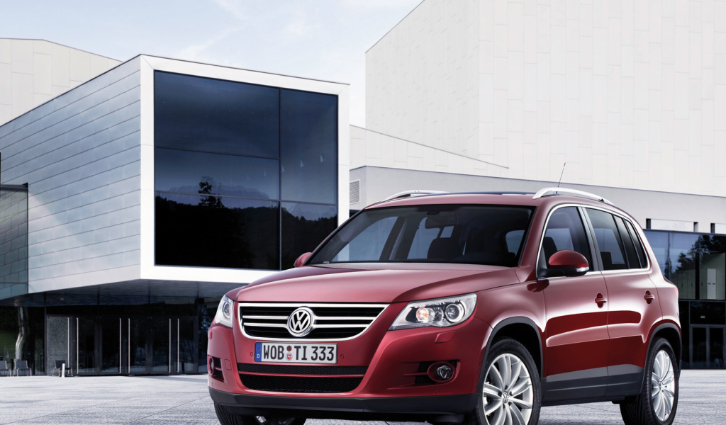 Автомобиль марки Volkswagen модели Tiguan