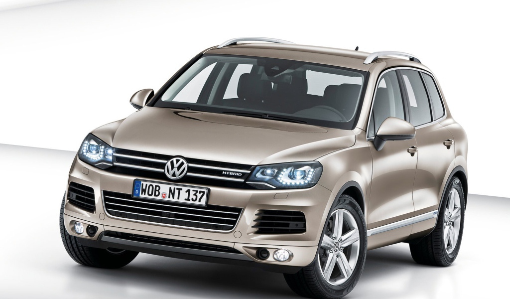 Автомобиль марки Volkswagen модели Touareg