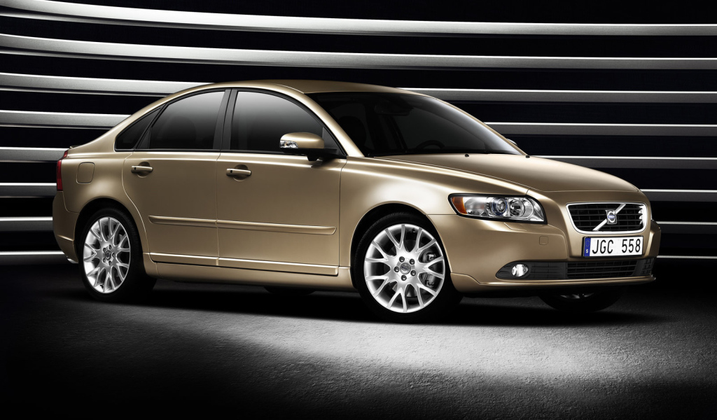  Красивый автомобиль Volvo s40
