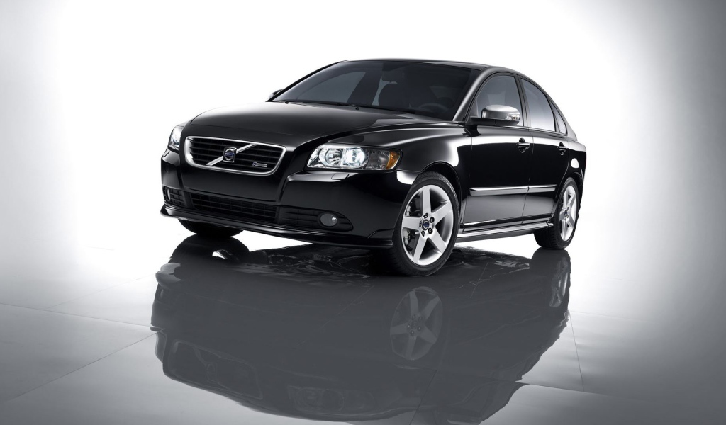   Красивый автомобиль Volvo s40 в Москве