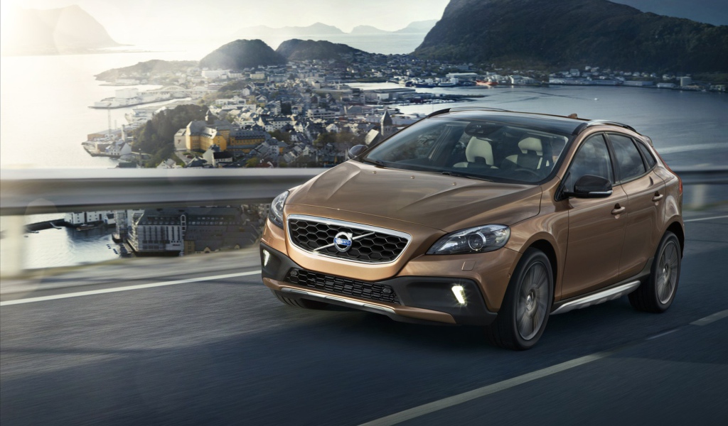 Красивый автомобиль Volvo v40 Cross country в Москве