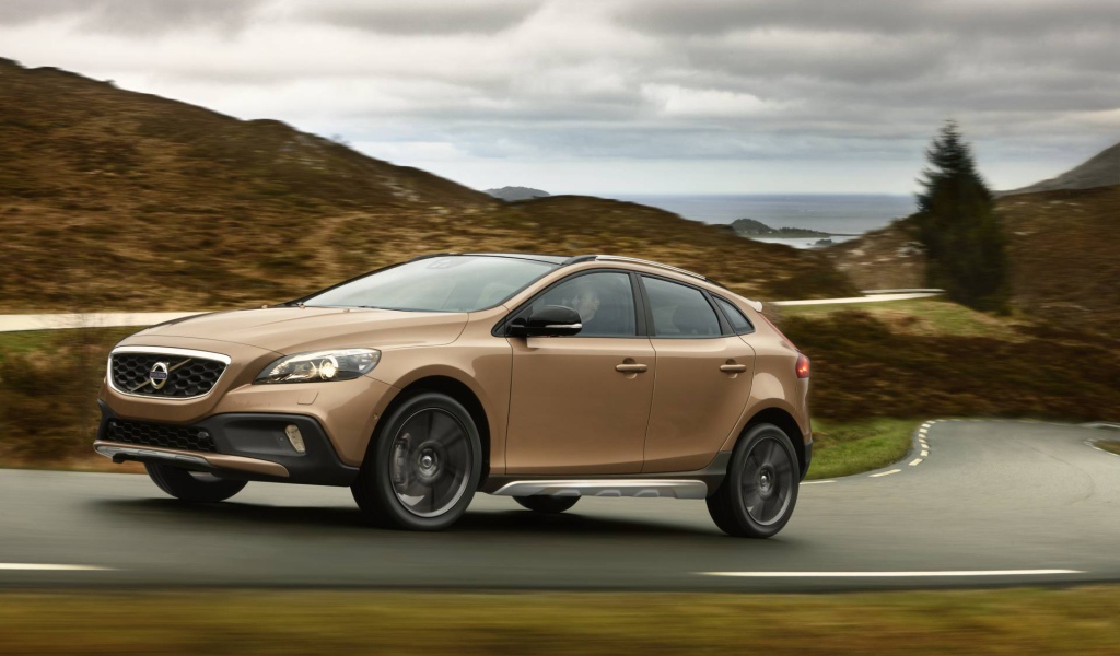 Тест драйв автомобиля Volvo v40 Cross country
