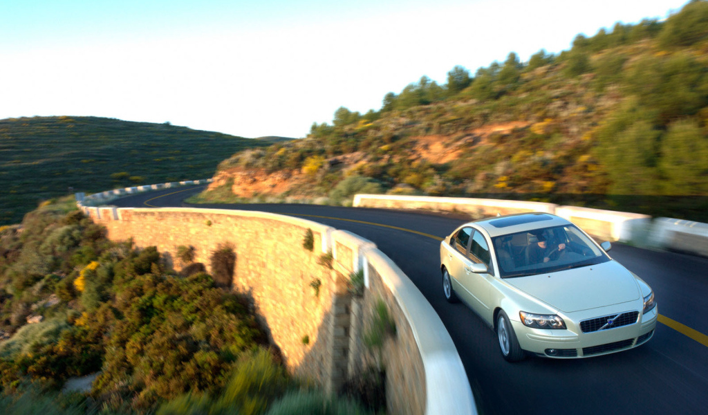 Надежная машина Volvo s40