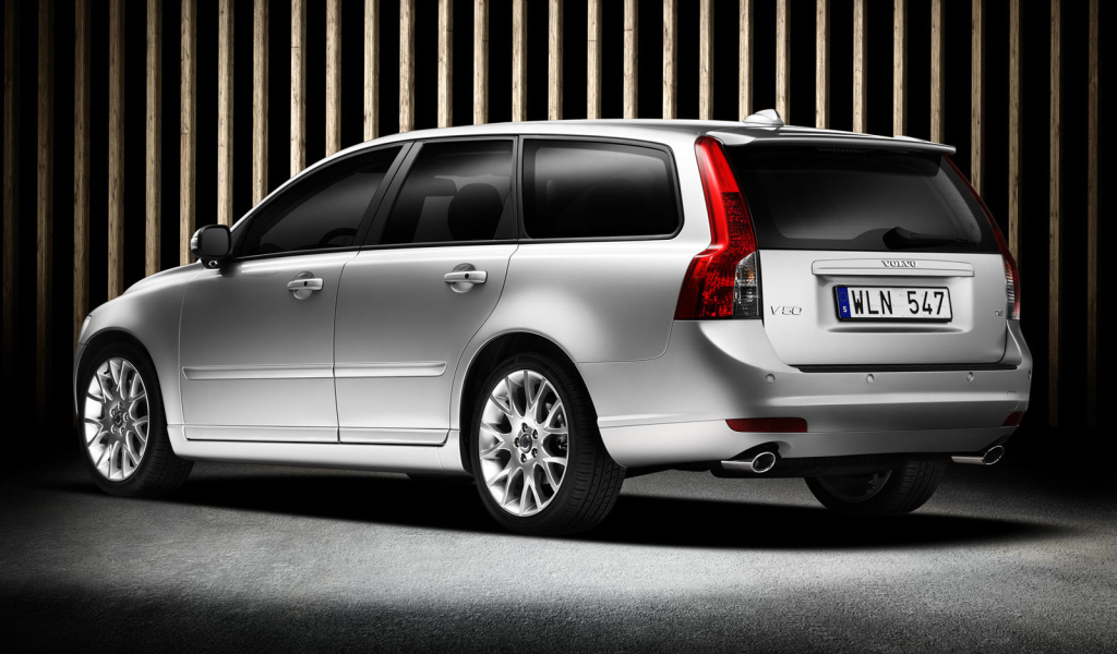 Надежная машина Volvo v50