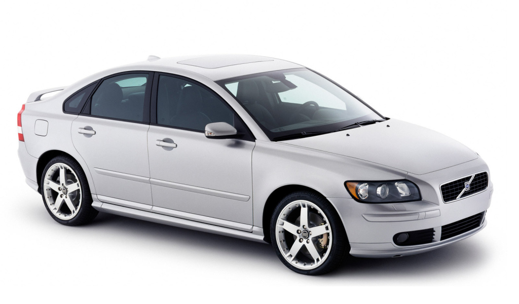 Новая машина Volvo s40