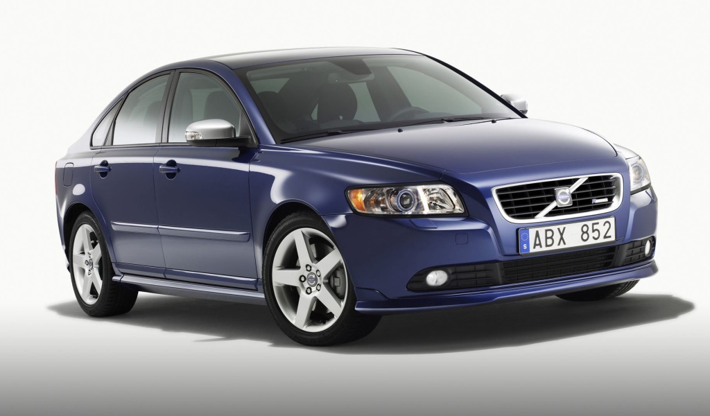 Автомобиль марки Volvo модели s40