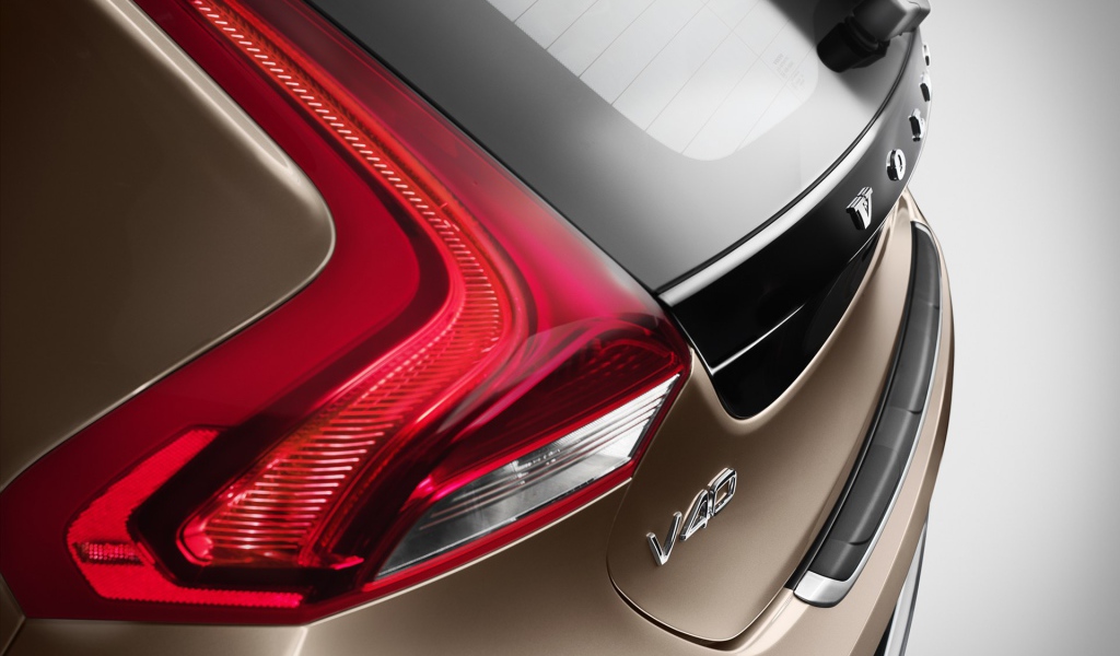  Автомобиль марки Volvo модели v40 Cross country