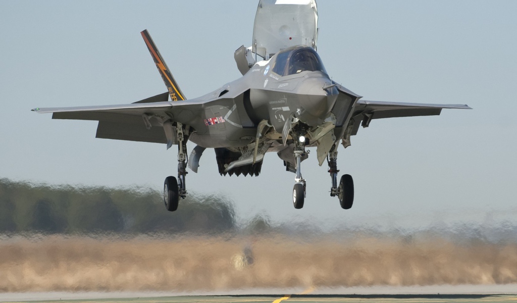 Военный самолет F-35