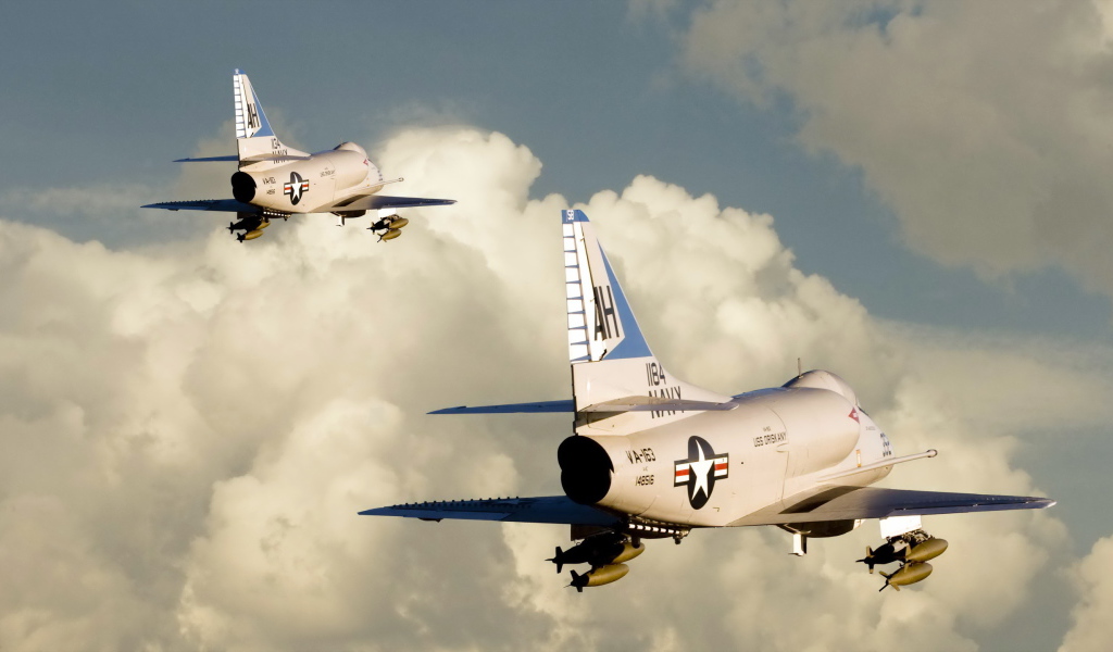 Самолеты над облаками