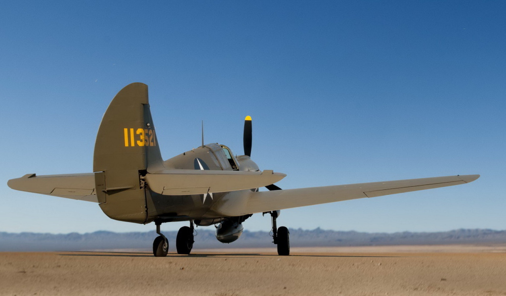 Самолет на аэродроме