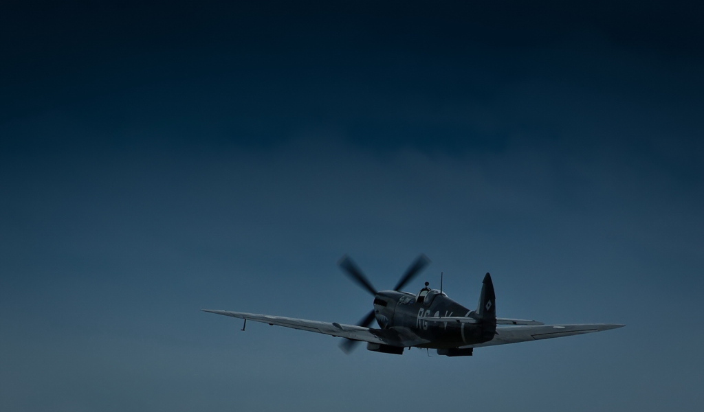 Самолет в ночном полете