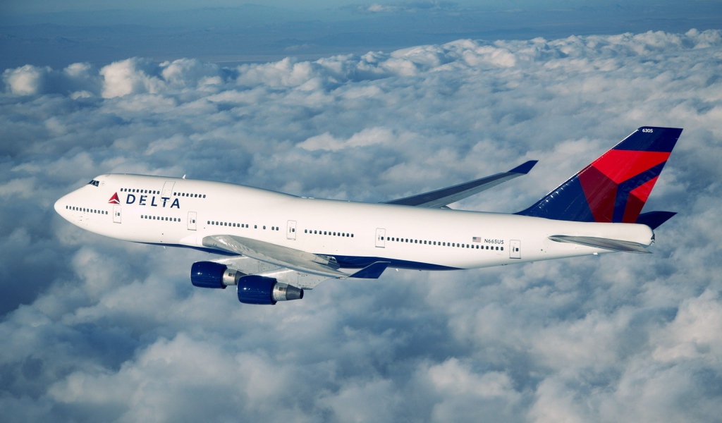 Боинг 747 в полете