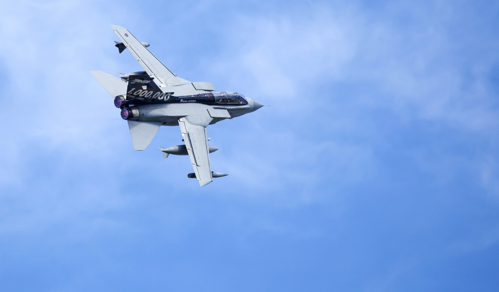 Самолет торнадо