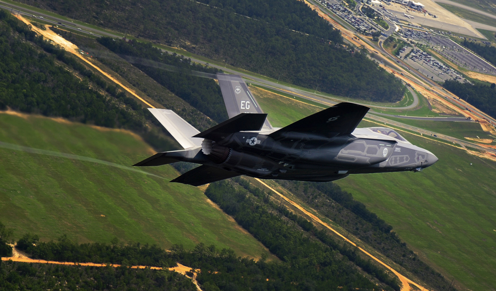 Военный самолет Ф-35