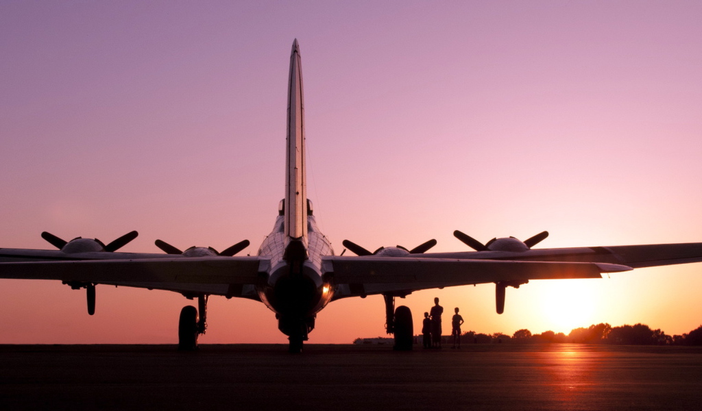 Закат на аэродроме