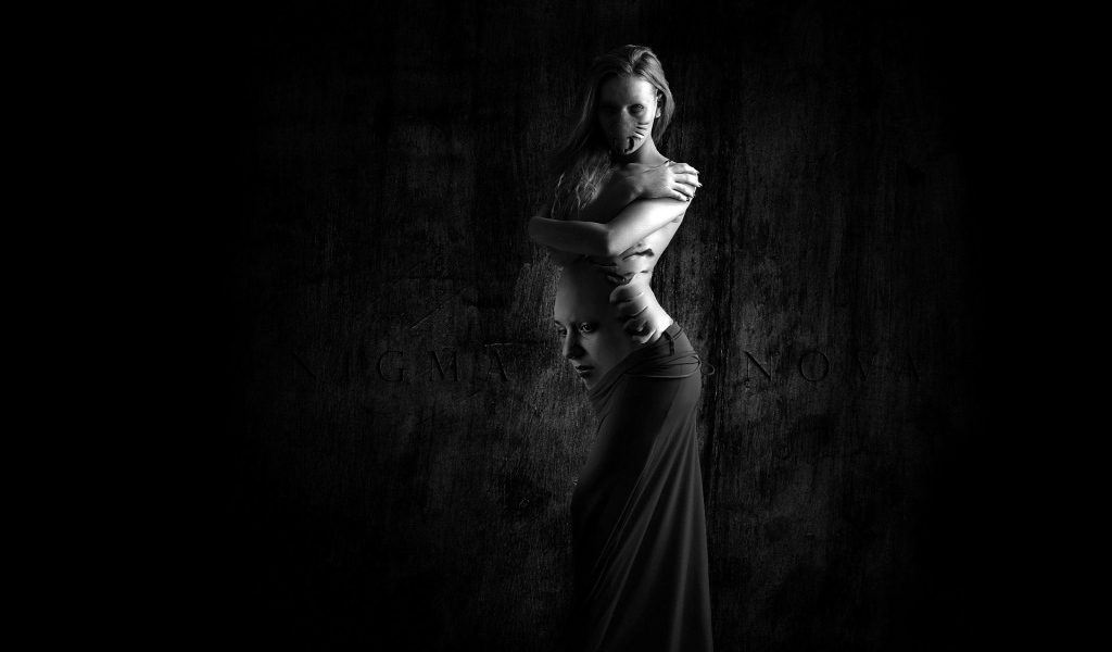 Черные обои с женской фигурой