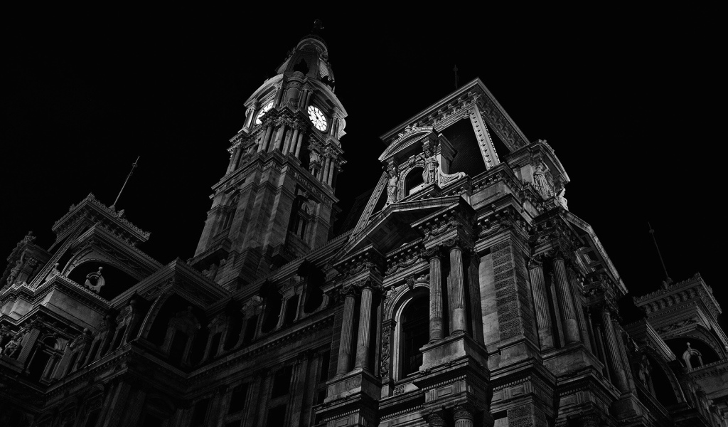 Церковь на черных обоях