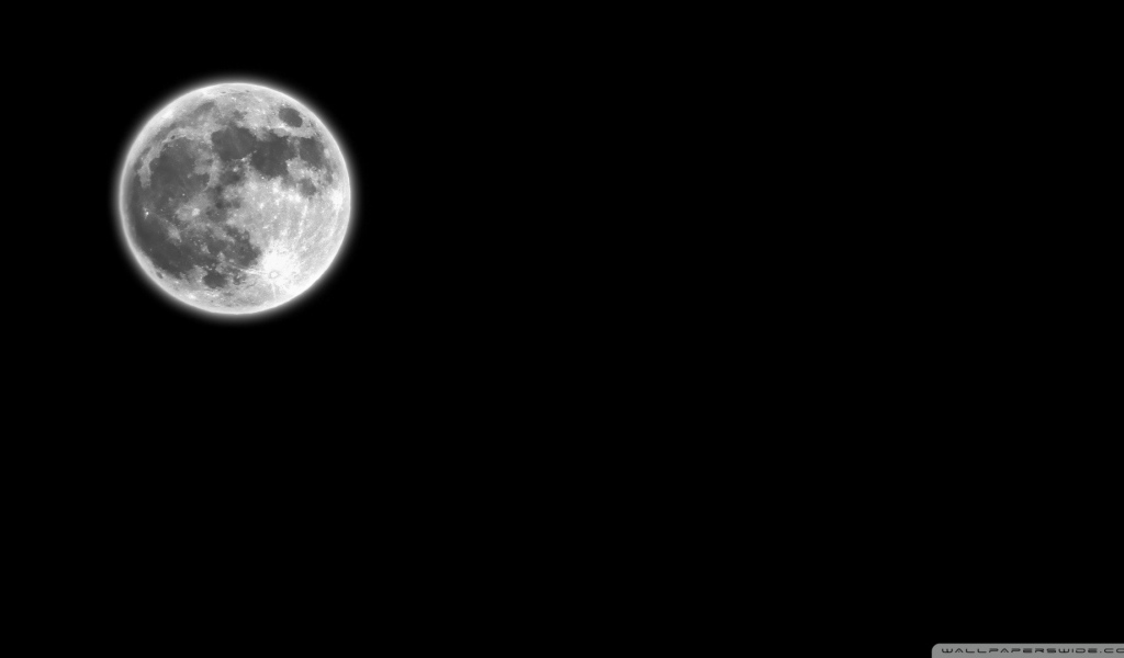 Луна на черных обоях