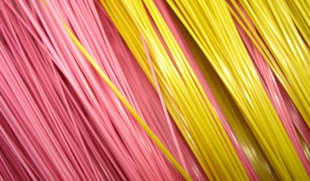 Розовые и желтые волокна