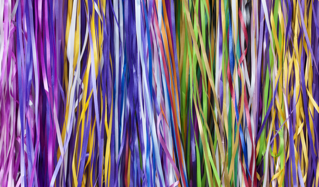 Много разной тесьмы