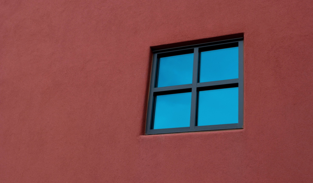 Стена с окном