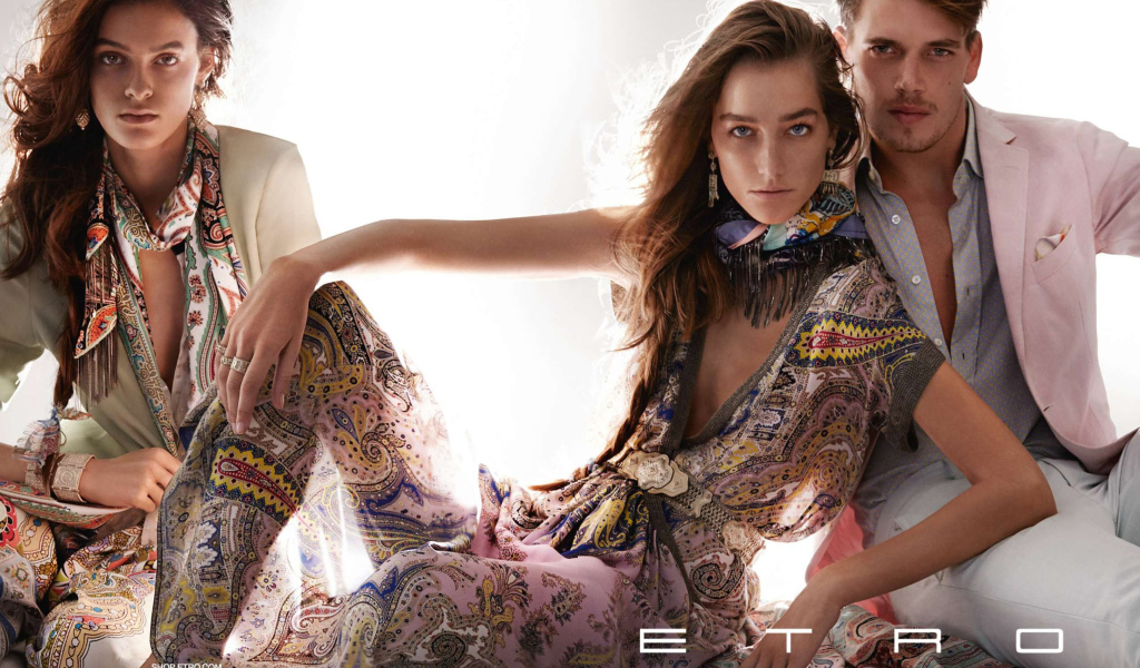 Яркая одежда Etro