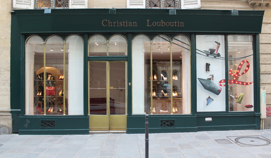 Бутик Christian Louboutin