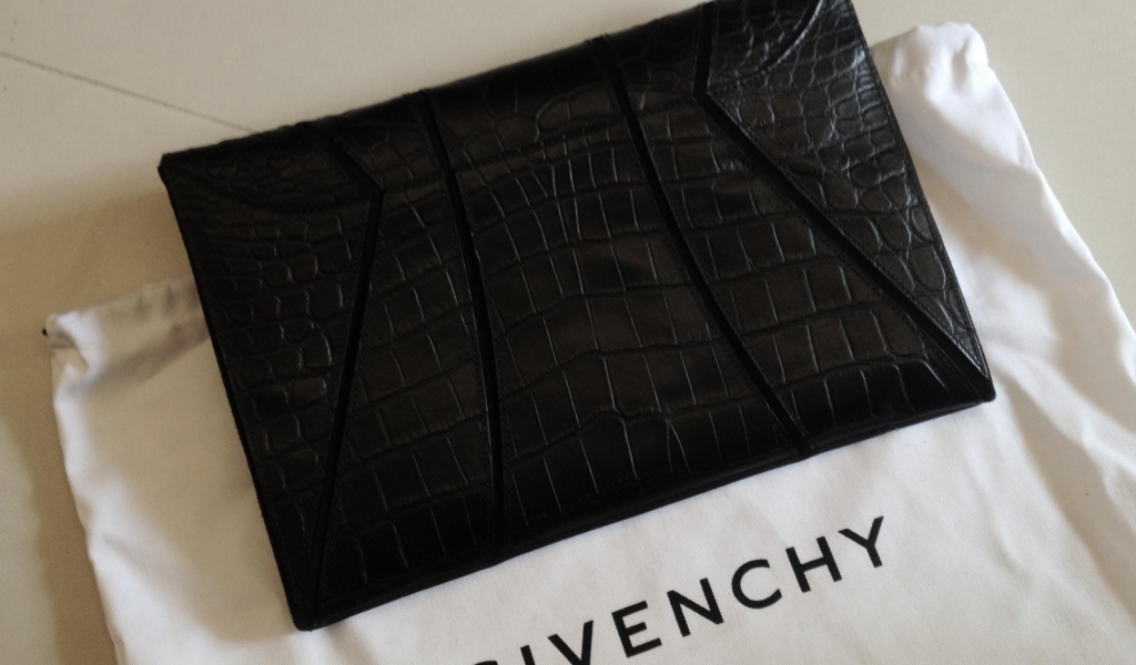 Сумка клатч от Givenchy