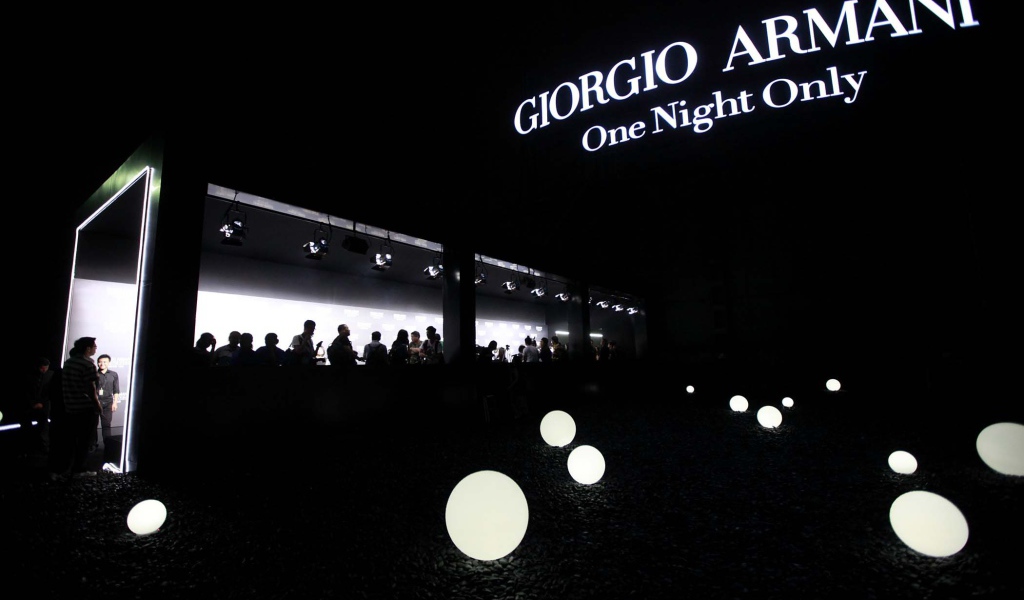 Распродажа одежды Giorgio Armani