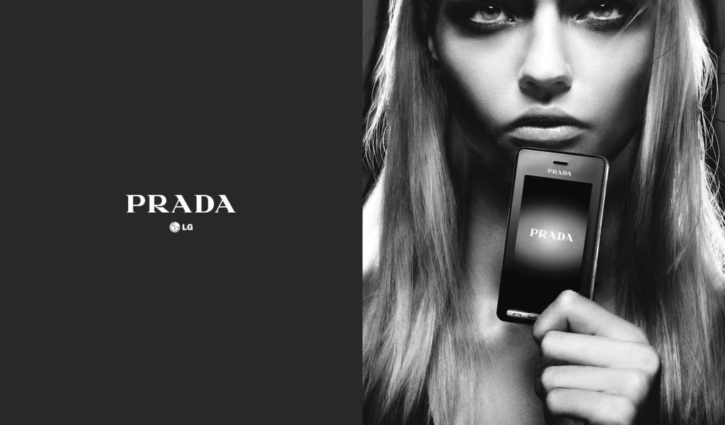 Телефон в дизайне от Prada