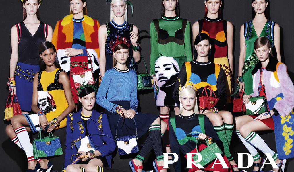 Женская одежда Prada