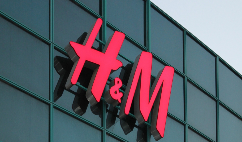 Символ компании H&M