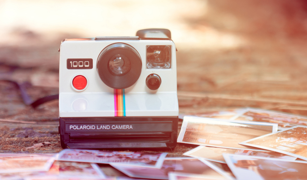 Ретро фотокамера полароид