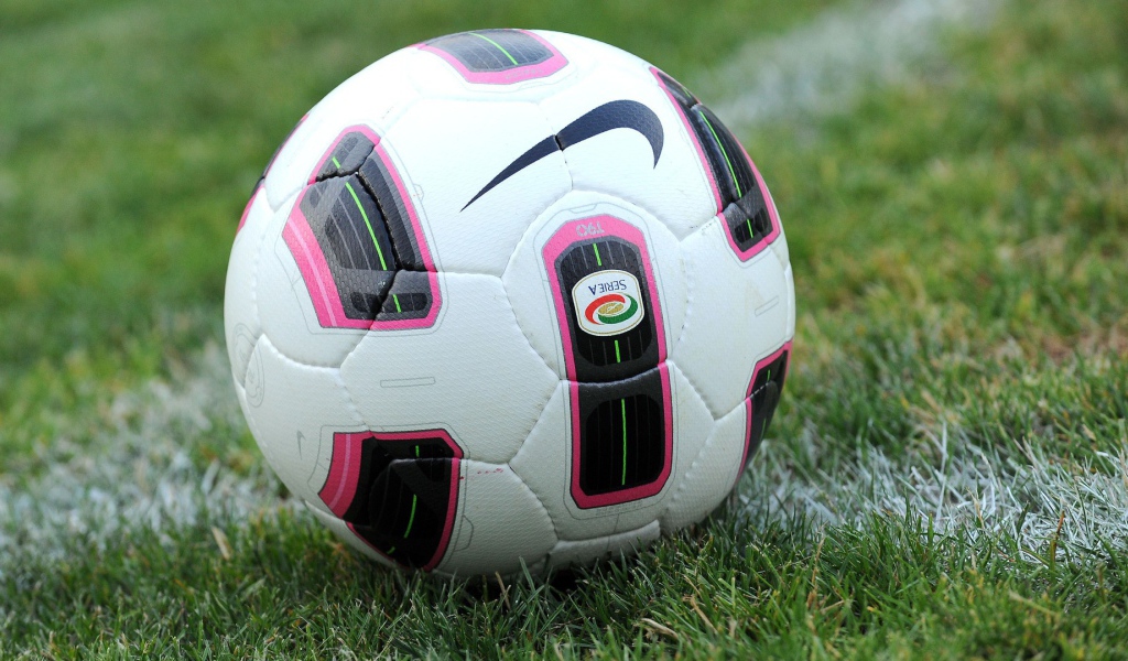 Футбольный мяч компании Nike