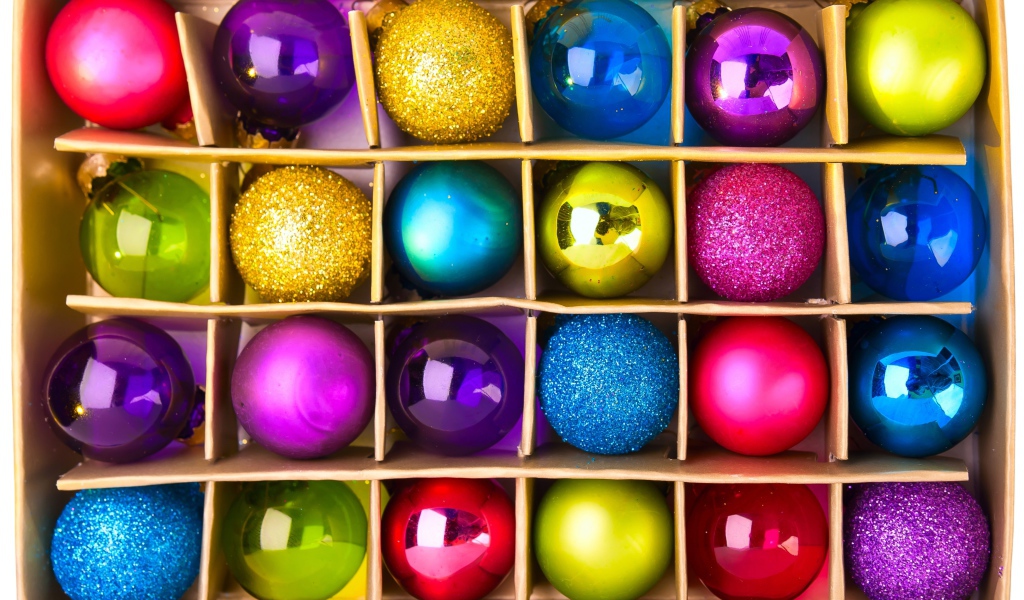 Коробка с украшениями