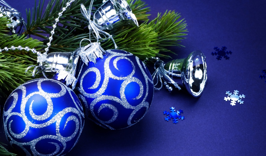 Новогодние шары и колокольчики