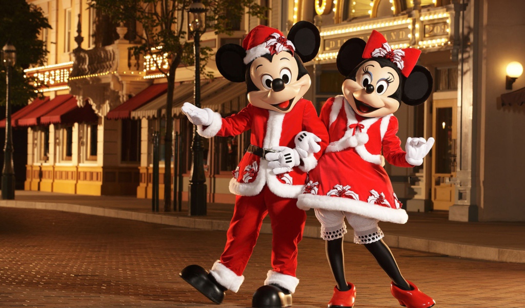 Микки Маус с подружкой