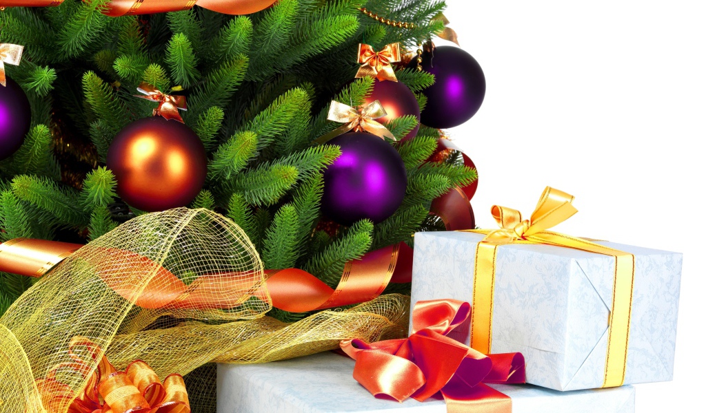 Подарки под елкой