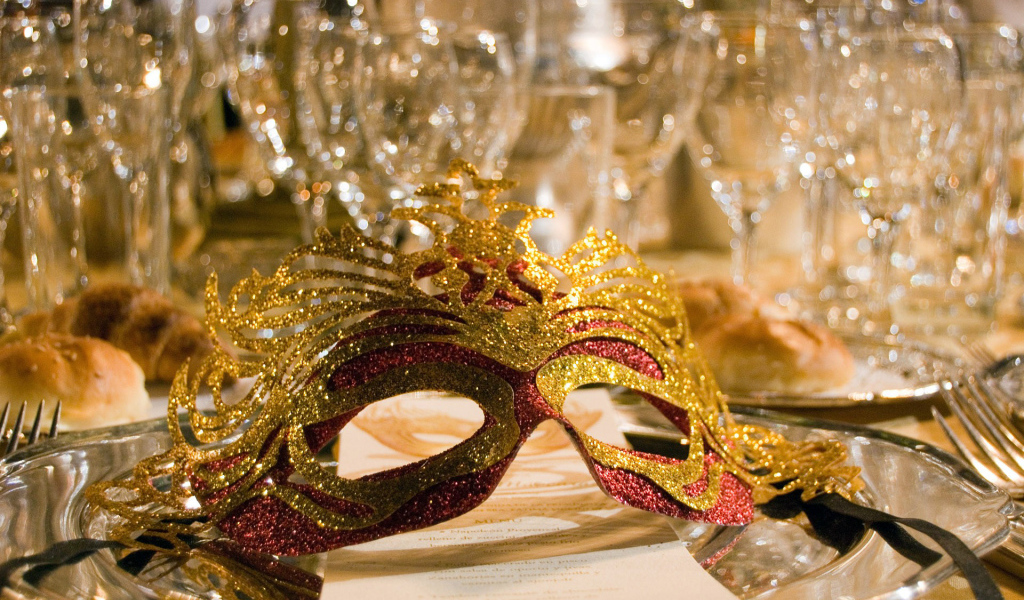 Праздничная маска